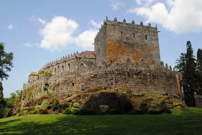 Fotografía do castelo de Soutomaior / Wikipedia