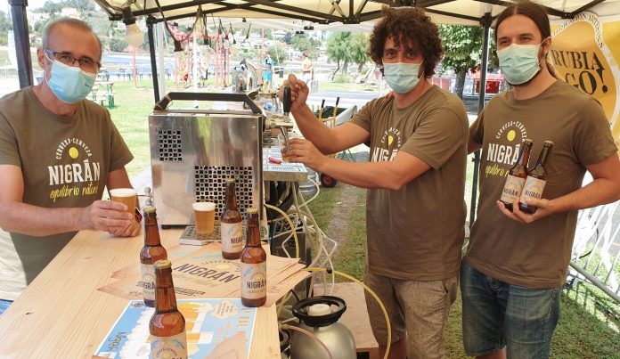 O alcalde de Nigrán e os fundadores da cervexera local Trisk-Ale | Foto Concello de Nigrán