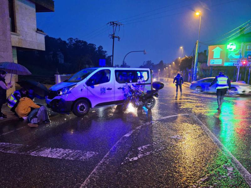 Ferido Grave Un Motorista Tras Impactar Contra Unha Furgoneta En Vigo