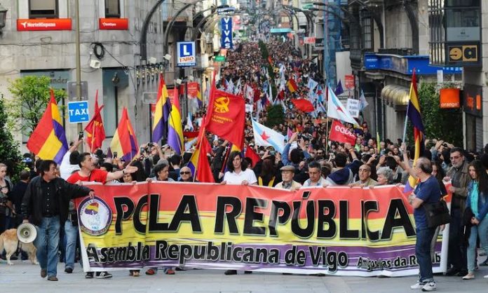 Fotografía da manifestación a favor da República en Vigo / Miguel Núñez
