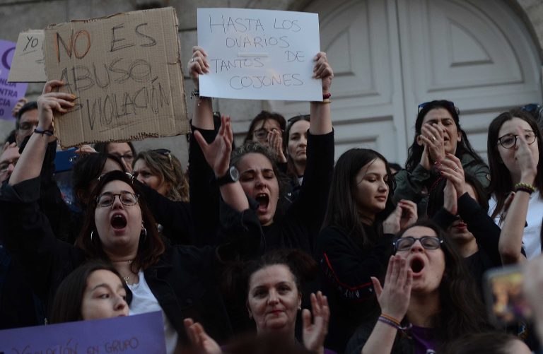 Vídeo: Concentración en Vigo contra o mantemento da liberdade provisional dos membros da Manada