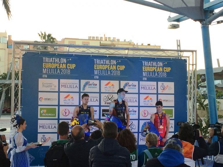 O triatleta vigués Antonio Serrat acada o bronce na Copa de Europa de Melilla