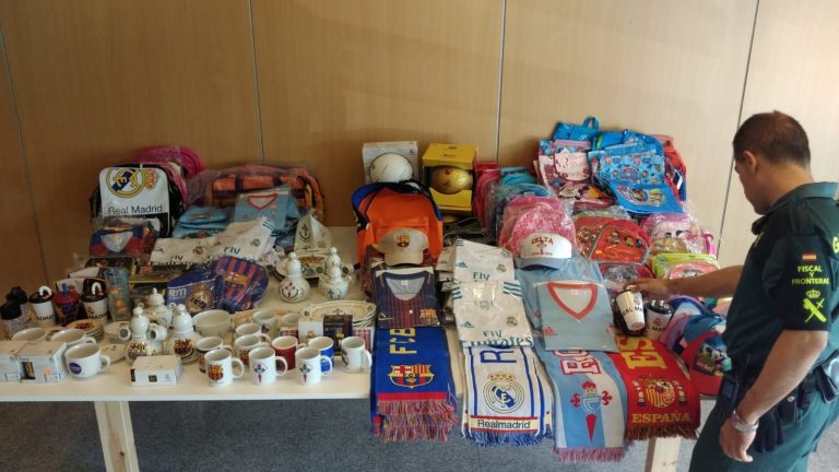A Guarda Civil incauta falsificacións por valor de 16.000 euros en dous bazares de Vigo