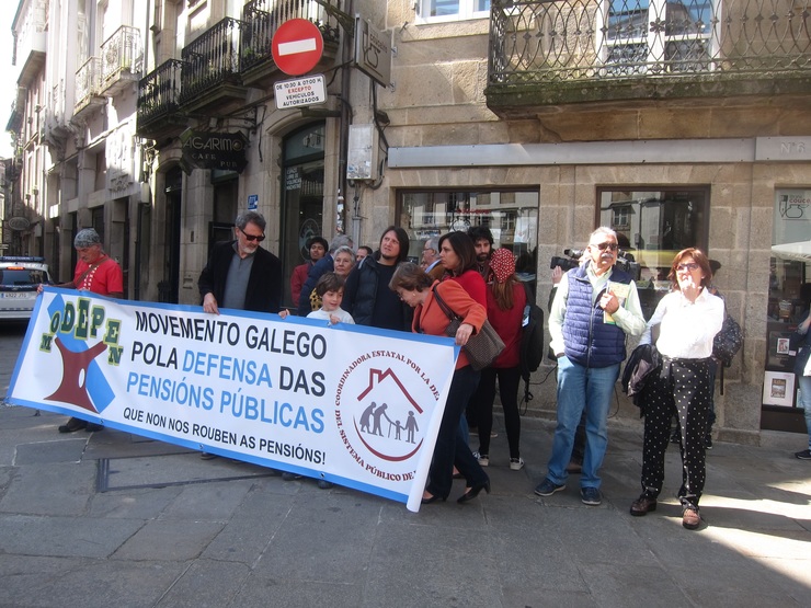 Os pensionistas saen á rúa para denunciar a mínima suba pactada por PP e PNV