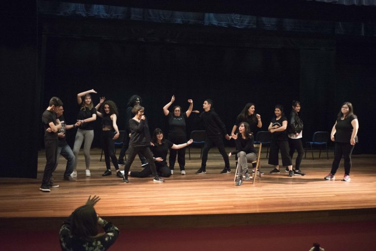 A clase dirixida a adultos de tódalas idades consolida a labor da Escola de Teatro de Tomiño
