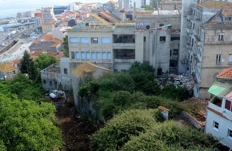 Avanza o proxecto de Caballero no Barrio do Cura: “Necesita rehabilitación, leva 40 anos en ruínas”
