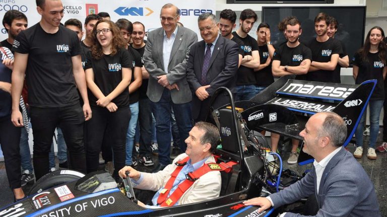A UVigo presenta o UM18 co eloxio do alcalde: “Sodes o mellor equipo investigador do mundo”