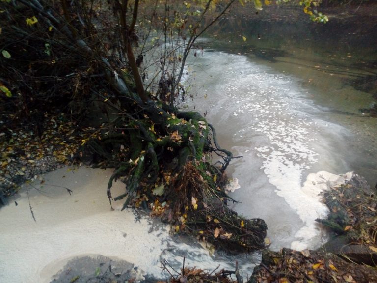 O Concello de Ponteareas defende que as multas polos vertidos “non axilizan” a mellora do río Tea