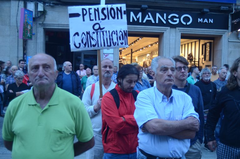 Concentración en Vigo en defensa das pensións / Miguel Núñez