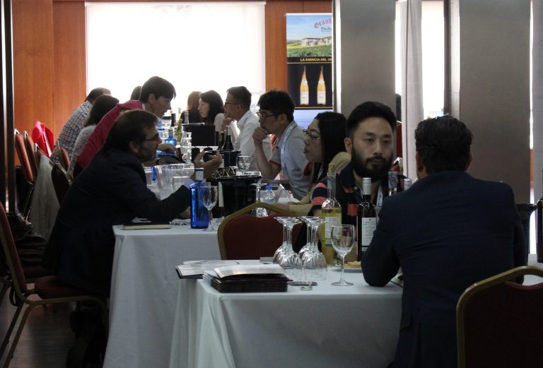 Unha decena de importadores asiáticos visitan as Rías Baixas na procura dos mellores viños