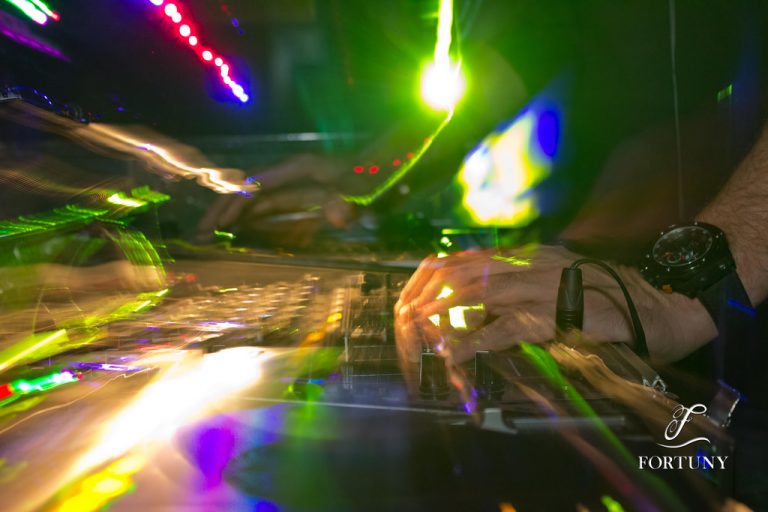 Os empresarios de discotecas e salas de festas volven alertar sobre os riscos dos eventos ilegais en Nadal