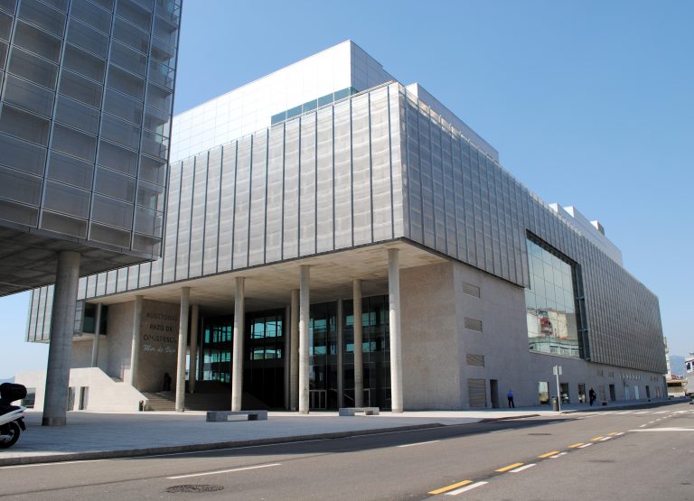 Duro cruce de acusacións entre Concello e oposición polo rescate do Auditorio Mar de Vigo