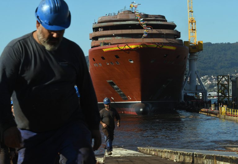 Acusan aos estaleiros vigueses de “explotar” traballadores estranxeiros e enviar “falsas” mensaxes de recuperación