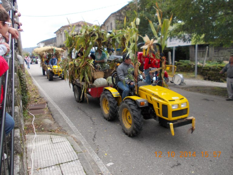 Regresa a Festa da Colleita a Arbo: Desfiles de tractores, queimadas, chourizos asados, teatro…