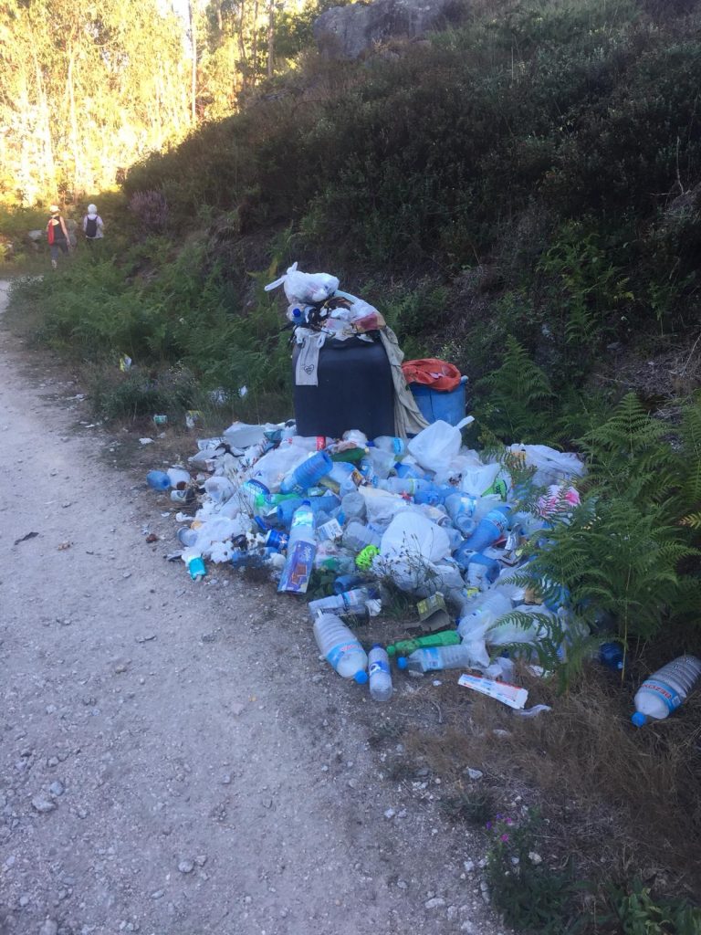 Fotodenuncia: O Camiño portugués dá esta mala imaxe na etapa Redondela-Pontevedra