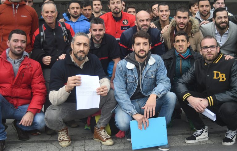 Os opositores a bombeiro de Vigo rebélanse contra un exame no que había ata preguntas sen solución