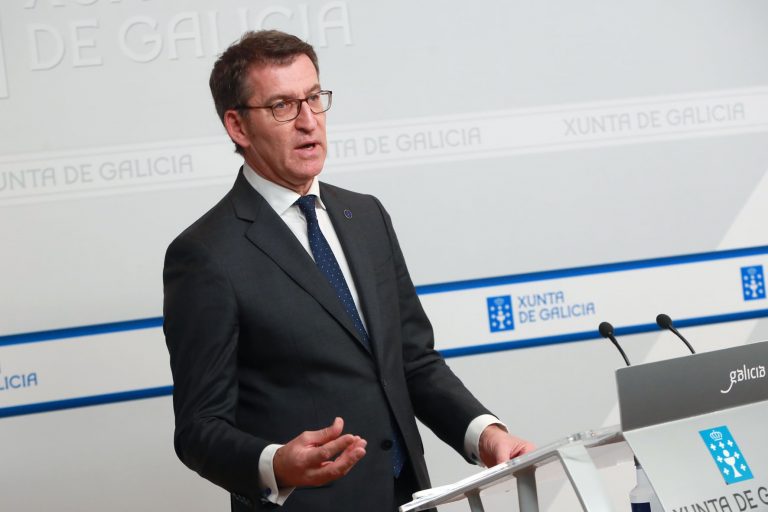 Feijóo culpa aos maiores de 65 anos e ao Ministerio dos conflictos do Sergas en Galicia