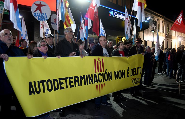 Vigo celebra unha concentración en defensa dos independentistas catalanes