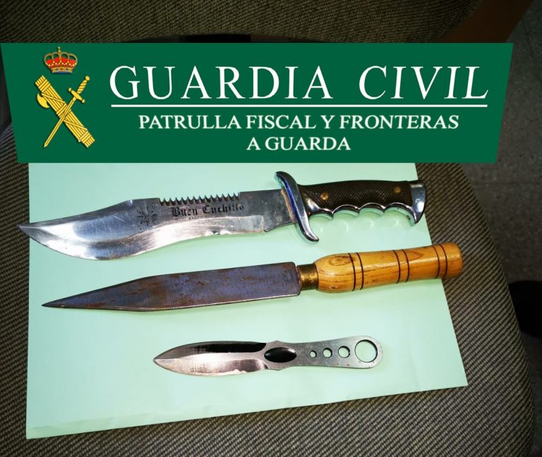 Interceptado un veciño do Rosal con tres armas brancas prohibidas no coche