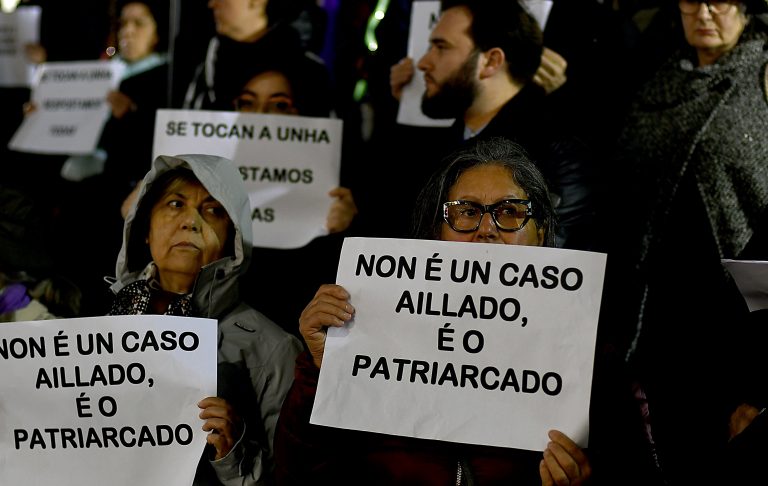 Vídeo e fotos: O feminismo concéntrase de novo en Vigo tras dous asasinatos machistas máis