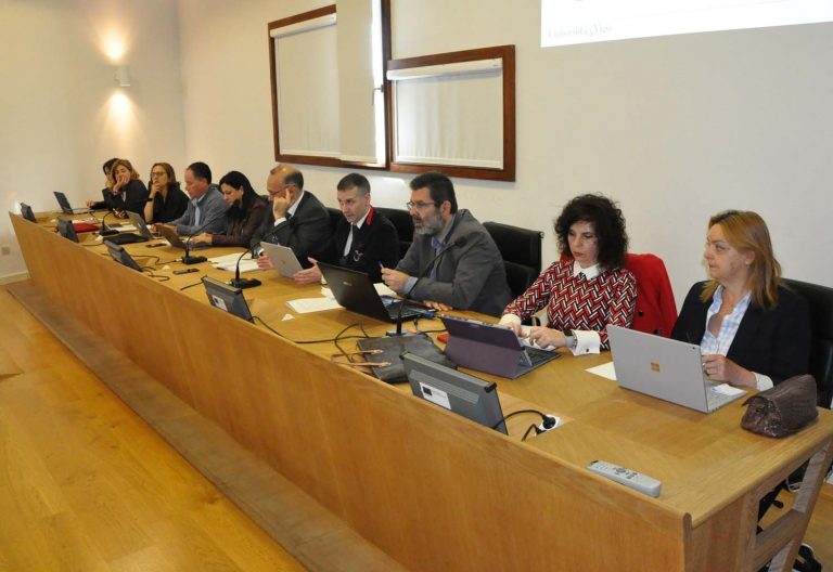 A Universidade de Vigo, primeira en España en aprobar unha medida para paliar a ‘fenda de coidados’