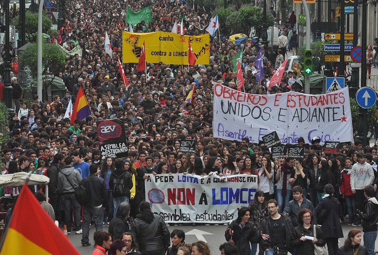 Manifestación do ensino en Vigo no día de folga contra os recortes e a LOMCE / Miguel Núñez