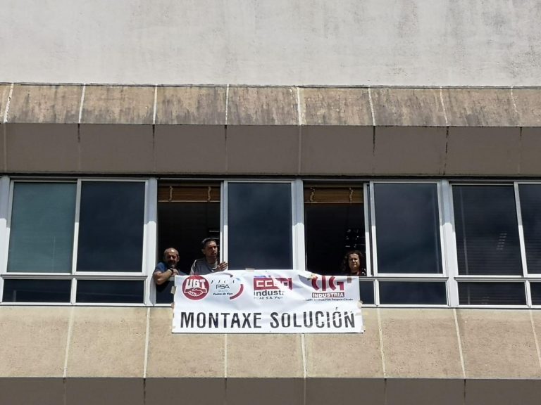 Peche de delegados sindicais en PSA Vigo esixindo solucións pola sobrecarga en montaxe