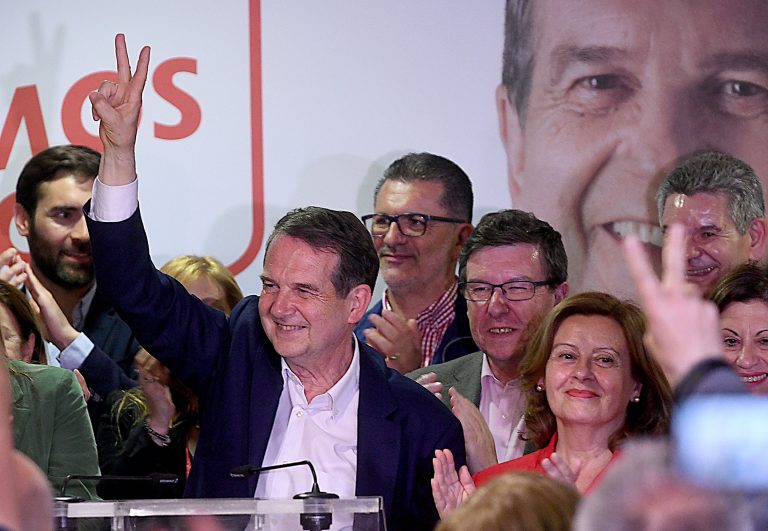 Vídeo: festa no PSOE vigués tras a vitoria histórica de Caballero