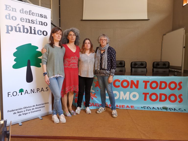 Tres familias de Vigo denuncian que a Xunta retira un coidador para nenos discapacitados no colexio