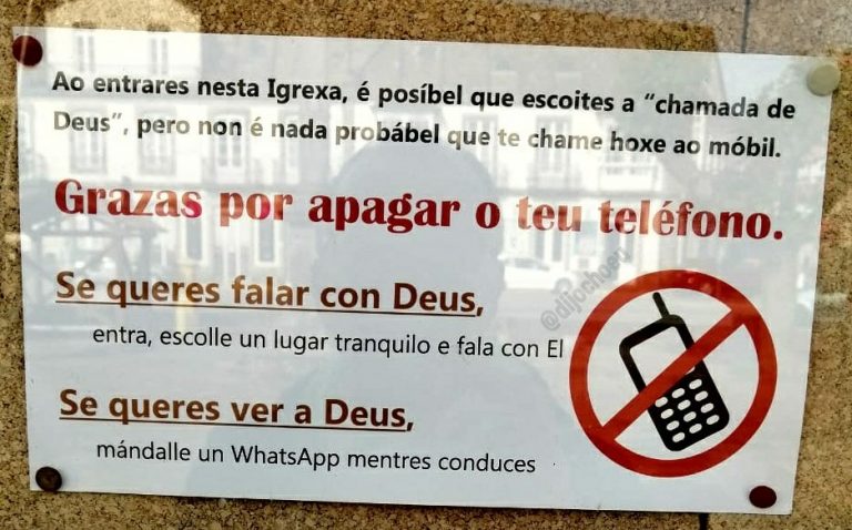 Mensaxe nunha igrexa da Ramallosa contra os móbiles: “Se queres ver a Deus, mándalle un Whatsapp mentres conduces”