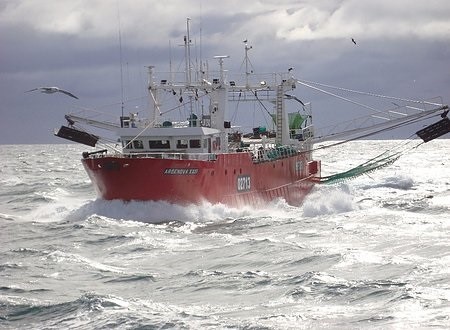 Rescatados en Costa de Marfil os 29 tripulantes dun atuneiro con base en Vigo que sufriu unha fuga
