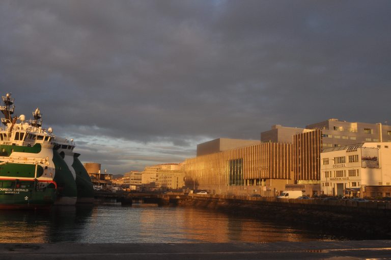 Recuperan un cadáver flotando fronte ao Auditorio Mar de Vigo