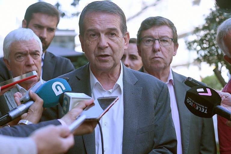 Abel Caballero acusa ao PP e Cs de buscar unha repetición electoral e lamenta a falta de “seriedade” de Podemos