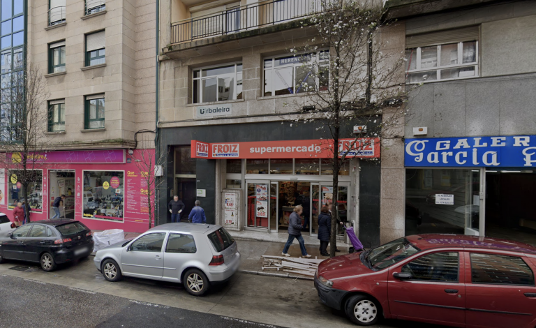 Un incendio na terraza dun piso en Vigo xera alarma