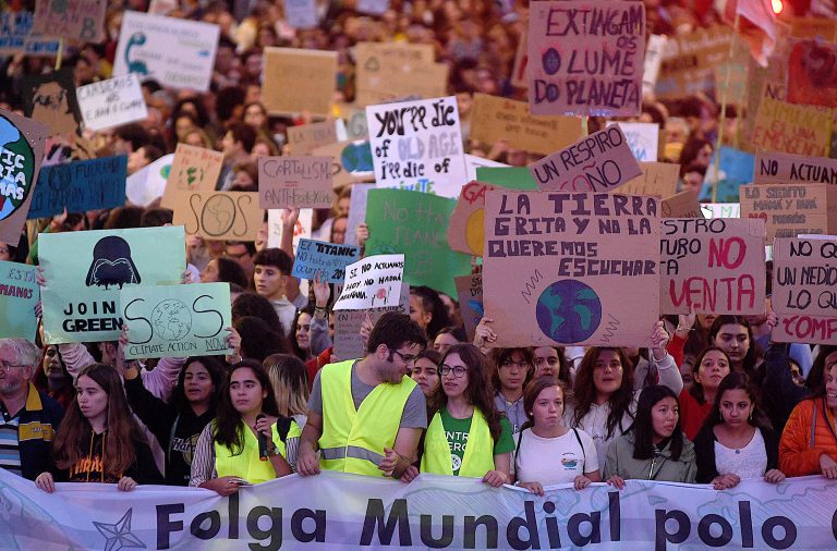 Galería: Así foi a protesta contra o cambio climático en Vigo