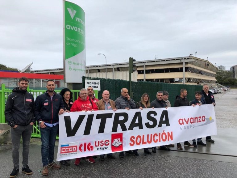 Traballadores de Vitrasa concéntranse en protesta polos “incumprimentos” da empresa