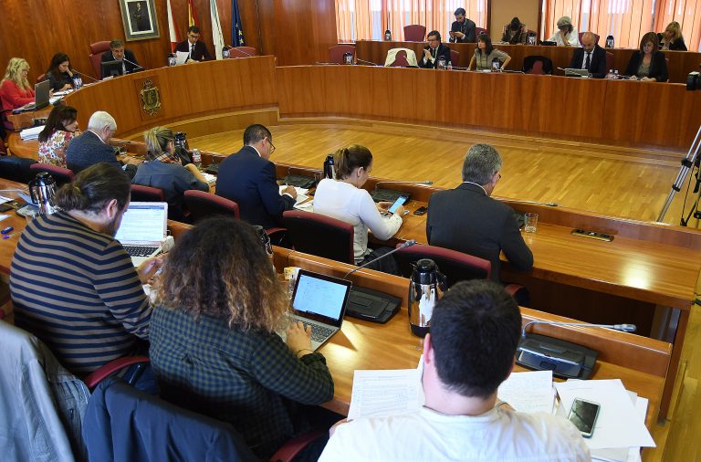 O Pleno de Vigo reclama axuda económica da Xunta para festas e voos á cidade