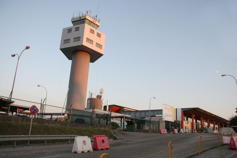 O aeroporto de Vigo rexistra unha baixada do 17% fronte a Coruña e Santiago