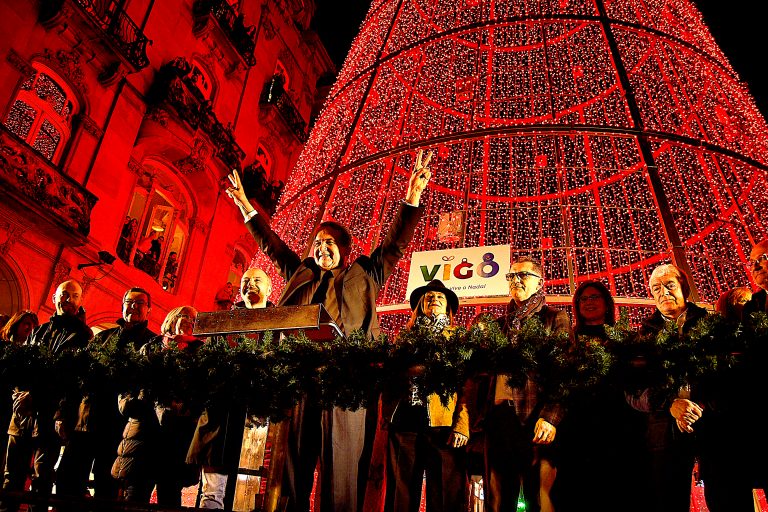 Abel Caballero acende o Nadal con mensaxes aos alcaldes de Nova York, Madrid e Barcelona