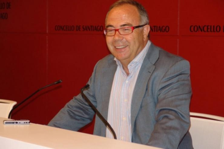 O alcalde de Santiago cualifica a Caballero de “provocador” e di que a súa cidade xoga “noutra liga distinta” que Vigo