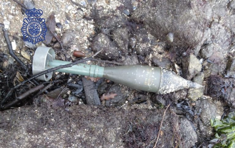 Retiran unha granada de morteiro que apareceu na praia de Rande, en Redondela