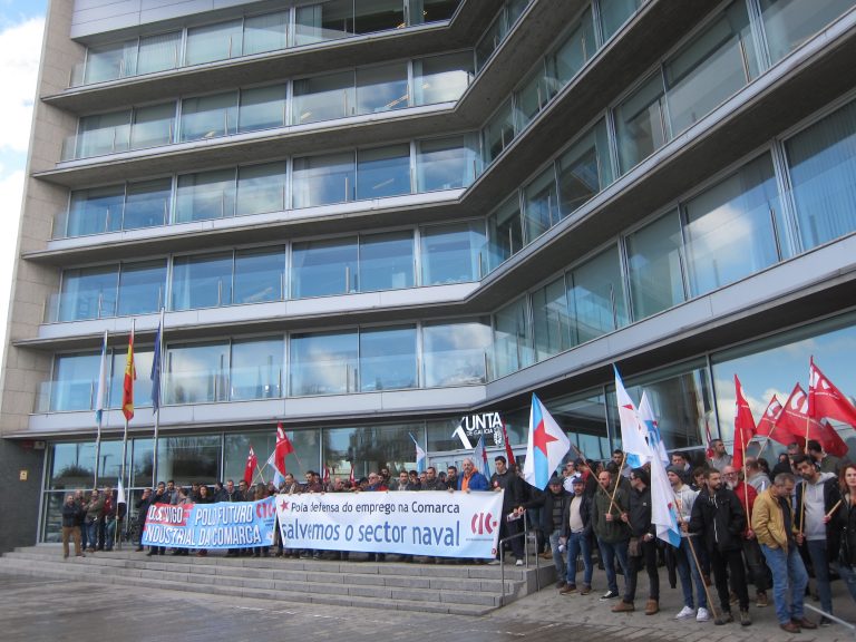 Manifestación ante a Xunta por unha renda básica galega contra a “esmola” da RISGA