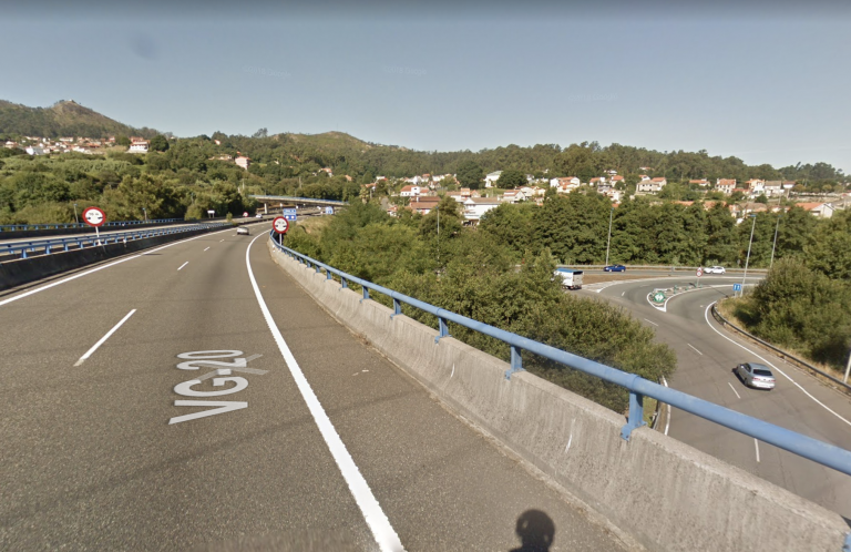 Feridas catro persoas nun accidente con varios vehículos implicados en Vigo