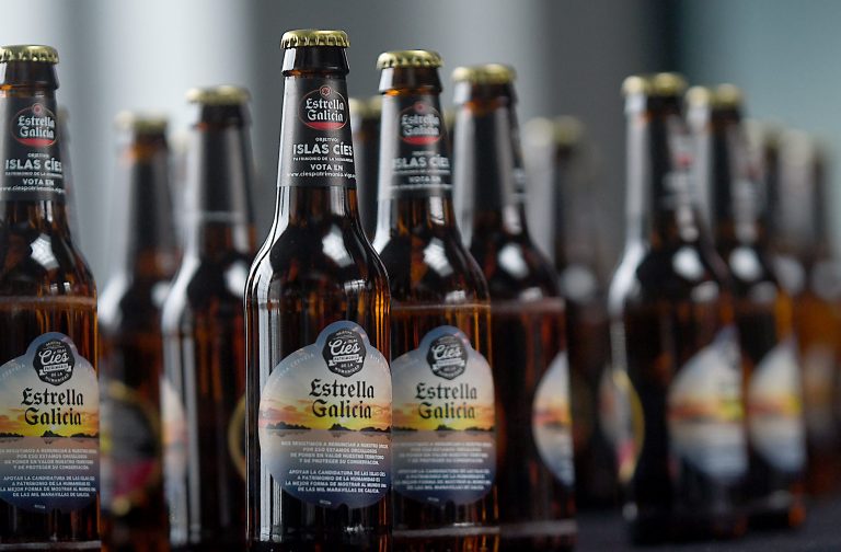 A coruñesa Estrella Galicia quere conquistar Vigo cunha edición especial das súas botellas adicada ás Cíes