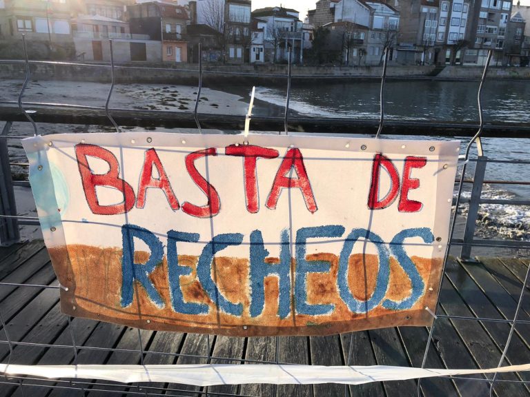 Piden paralizar as obras no Porto de Vigo para evitar danos á pesca e o marisqueo
