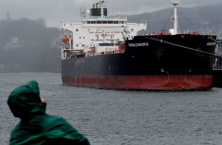 Pillan un dos tres polisóns do petroleiro atracado en Vigo tras un intento de fuxida