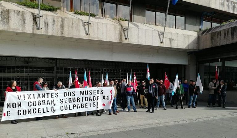 Os vixiantes dos museos de Vigo saen a rúa para pedir que lles paguen