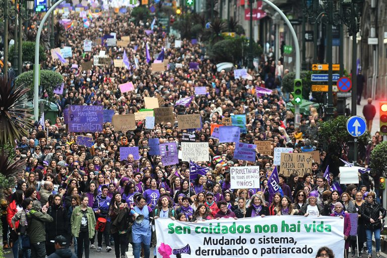 Así foi a masiva manifestación feminista en Vigo, con 50.000 persoas