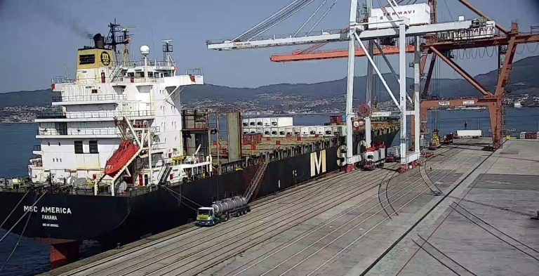 Porto de Vigo avisa que abril “non vai ser bo” pola crise que xa freou o tráfico marítimo
