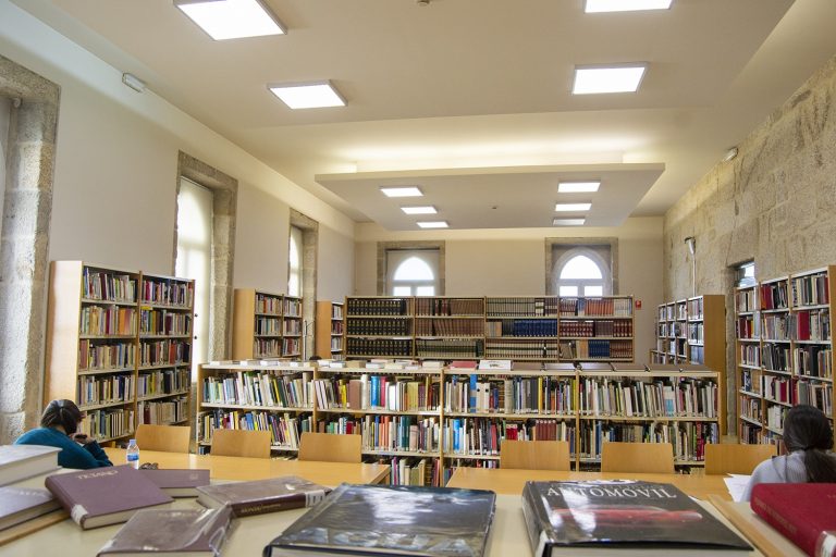 A Biblioteca de Tui celebra o “Día das escritoras” cun encontro literario